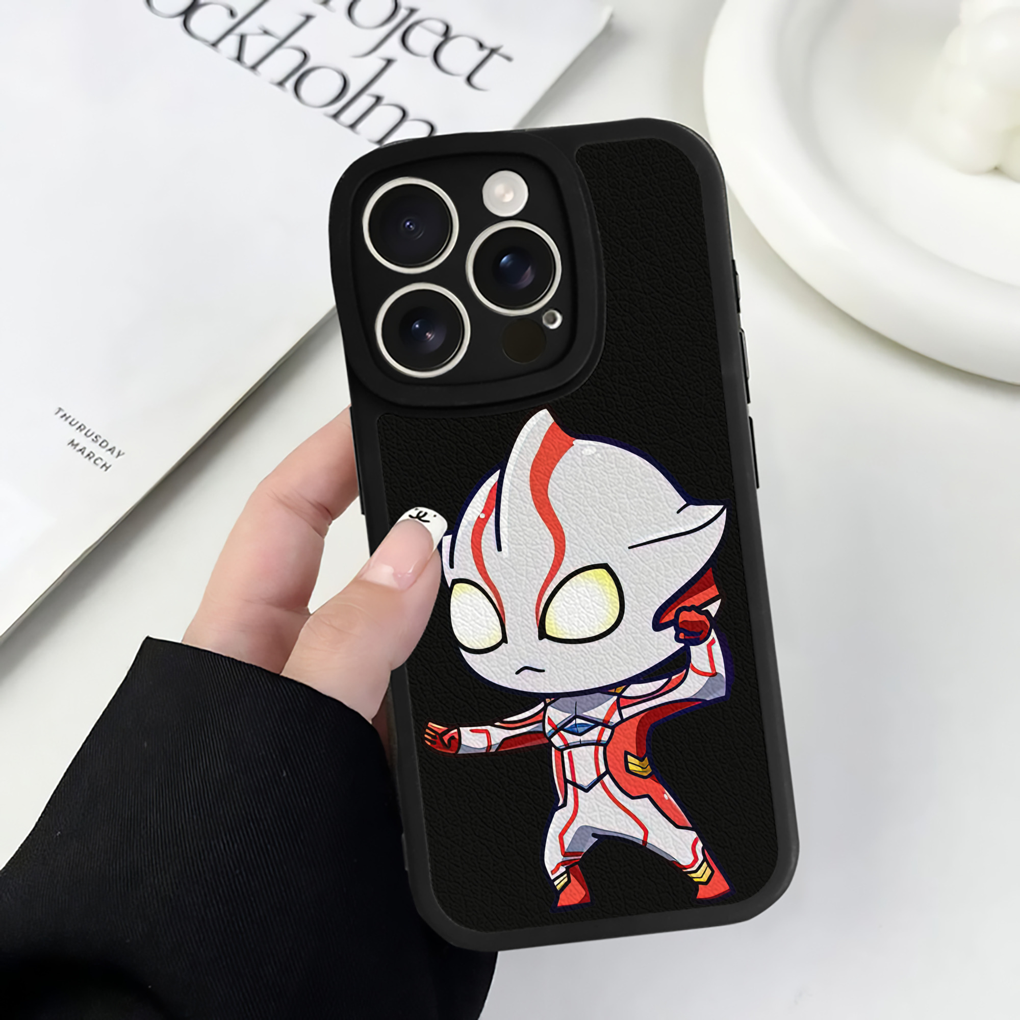 （画像用） ウルトラマン Ultraman 【iPhone 16シリーズ対応】シリコンスマホケース（レザー調） 材質：シリコン